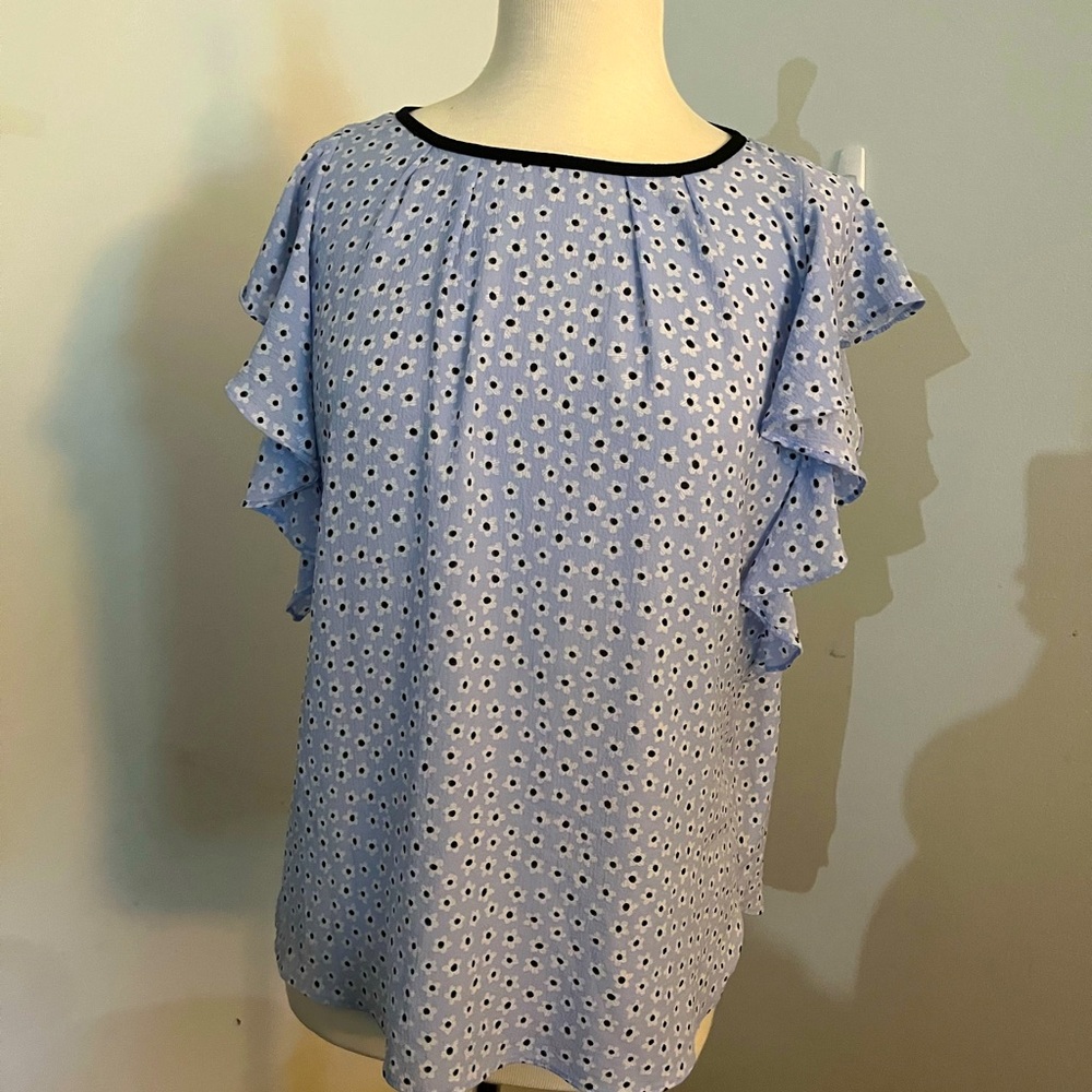 Elle women’s medium blouse with ruffle sleeve blue white black floral